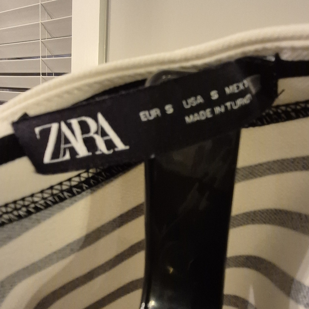 Zara Black and White Striped Cropped Long Sleeve Top With Buttons On Left Top - Picture 3 of 5